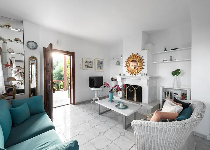 Апартаменты Beautiful House Мола-Калива